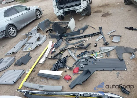 2018 Toyota Highlander Xle z USA, uszkodzony, nr VIN 5TDJZRFH0JS840225